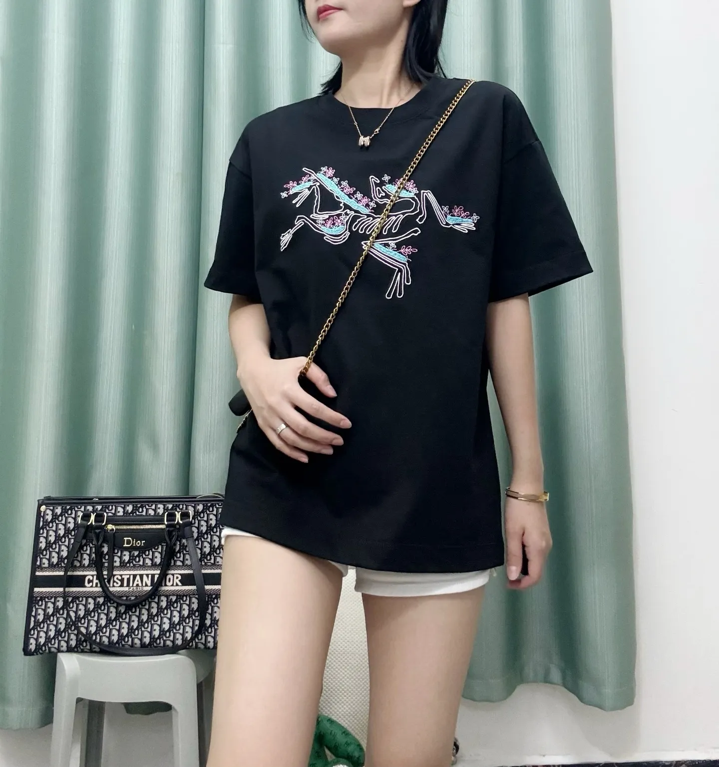 Black ， Same Style
